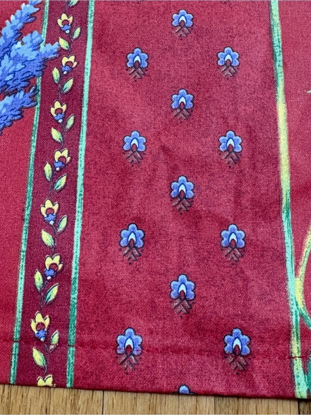 Le Cluny French Provence Red Lavender Tablecloth, 62